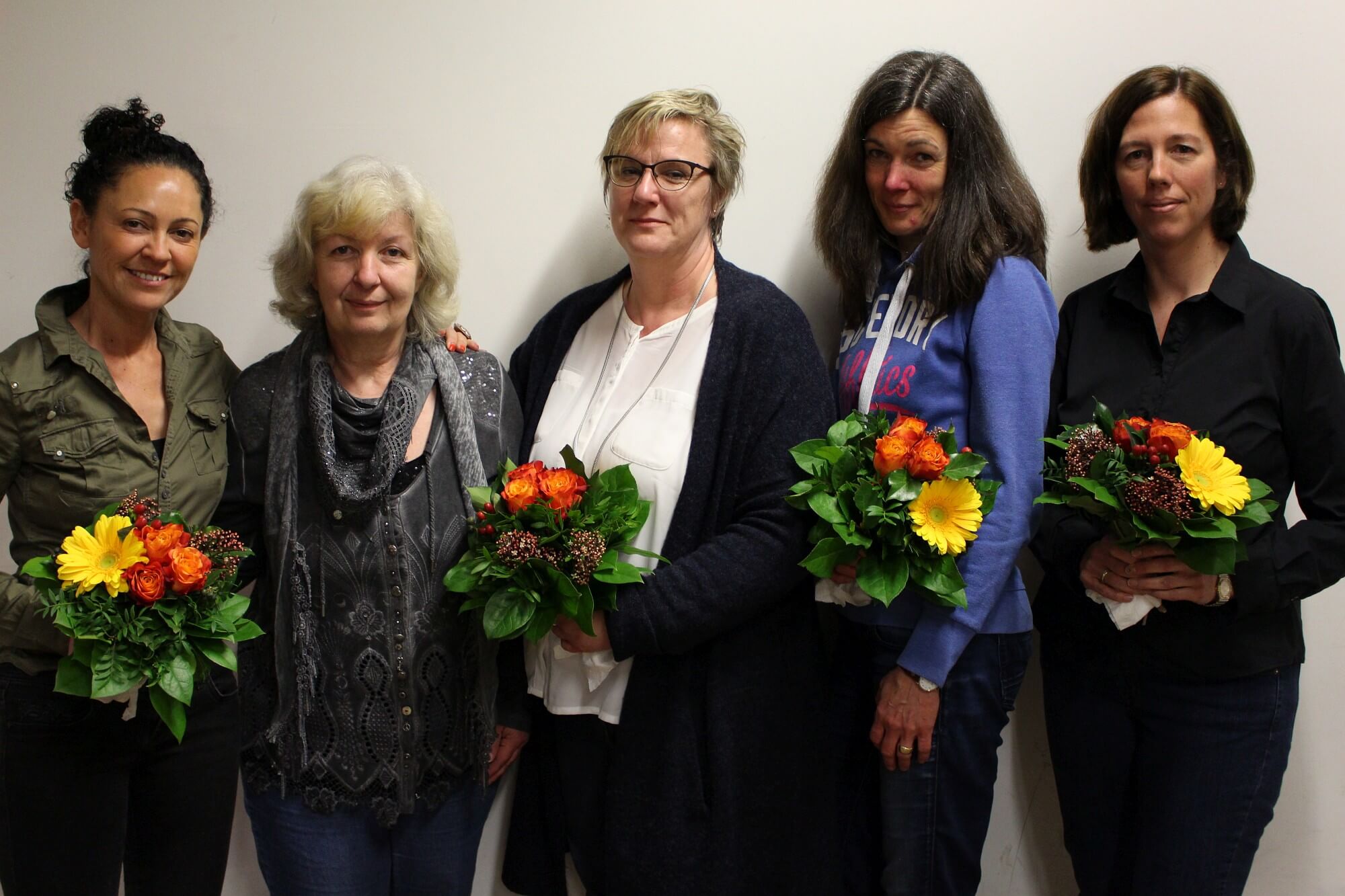 neue Vorstandsmitglieder (v.l.): Frau Wiegand (2. Vorsitzende), Frau Düße (Kontaktlehrerin), Frau König (1. Vorsitzende), Frau Donhauser (Kassenführerin) und Frau Schriever (Schriftführerin)