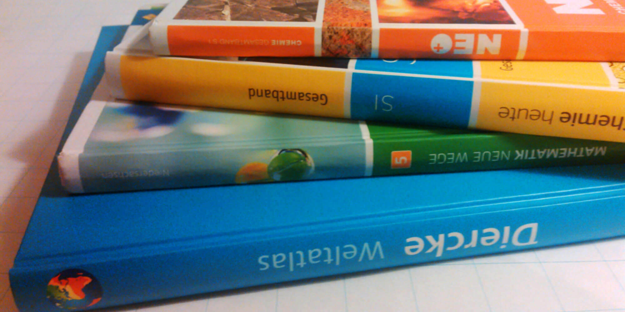 Schulbücher und Materialien