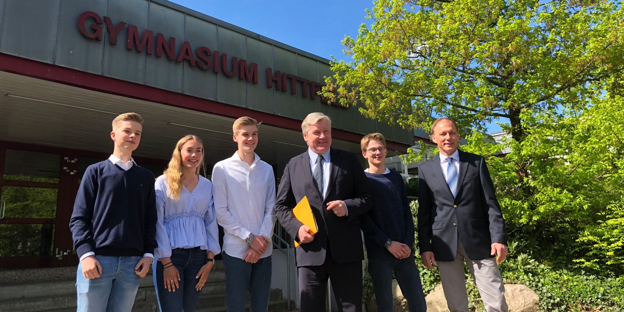 Europatag 2018 - Begrüßung durch Schülervertreter vor der Schule