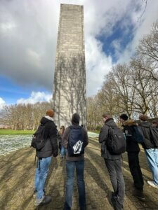 Stele am Gedenkplatz